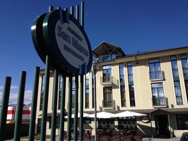 Albergo Ristorante San Marco Карманьйола Екстер'єр фото
