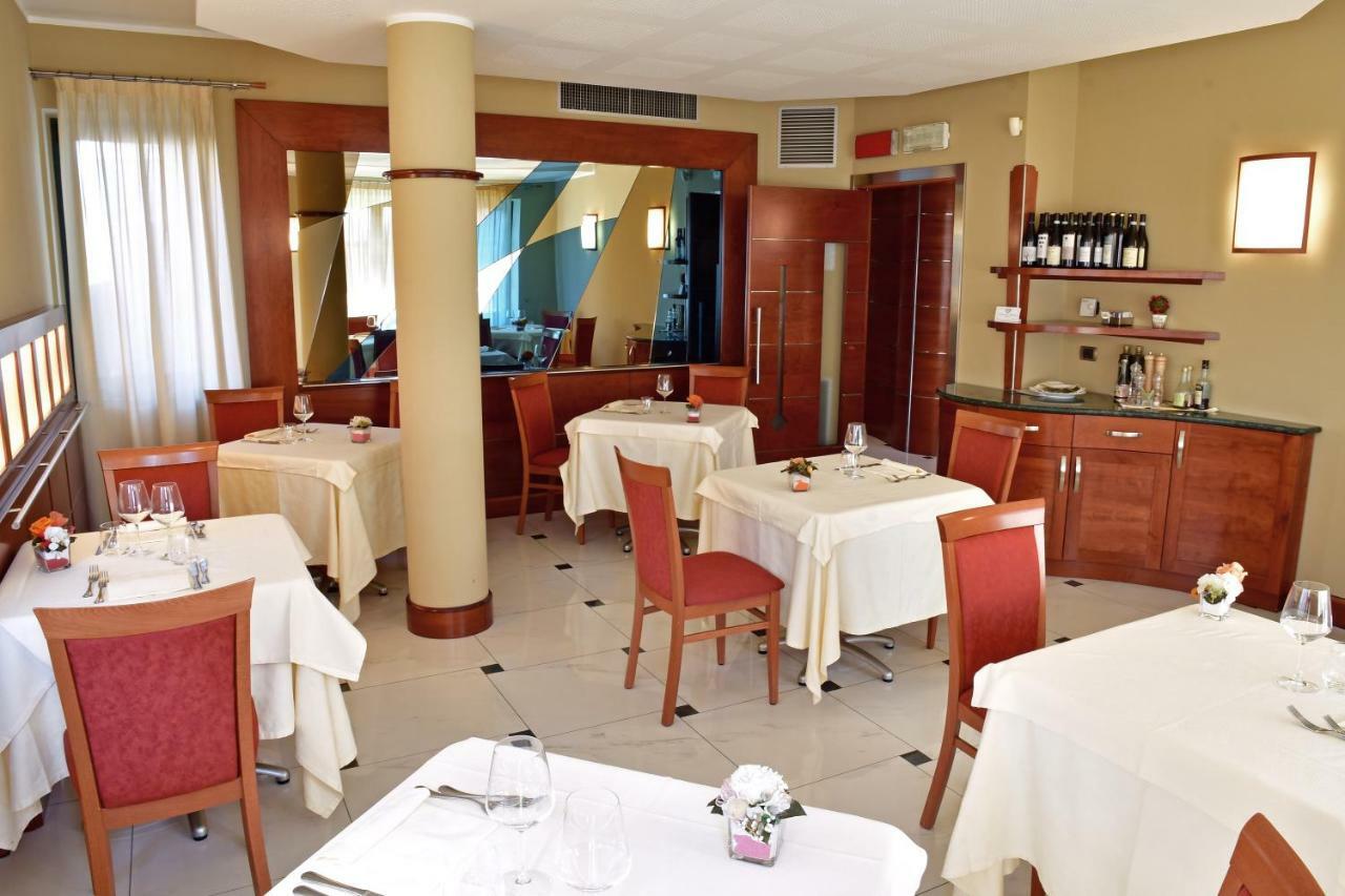 Albergo Ristorante San Marco Карманьйола Екстер'єр фото